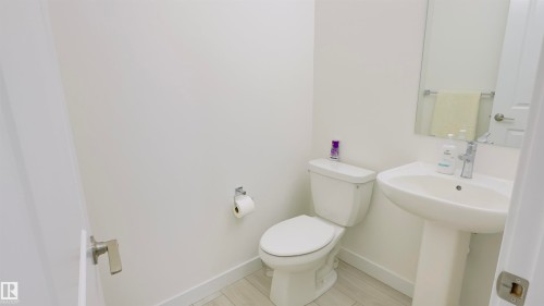 21 7110 Keswick Common, Edmonton, AB - Indoor Photo Showing Bathroom