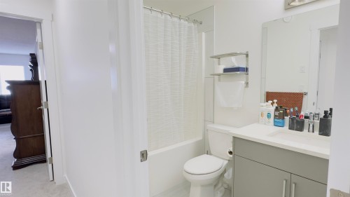 21 7110 Keswick Common, Edmonton, AB - Indoor Photo Showing Bathroom