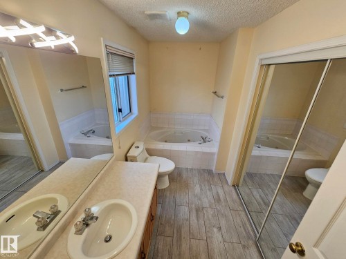 Edmonton, AB - Indoor Photo Showing Bathroom