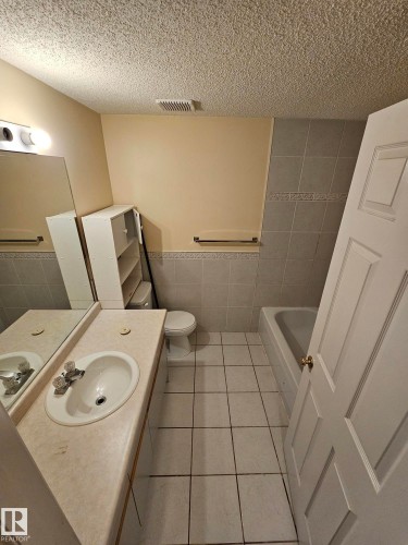Edmonton, AB - Indoor Photo Showing Bathroom