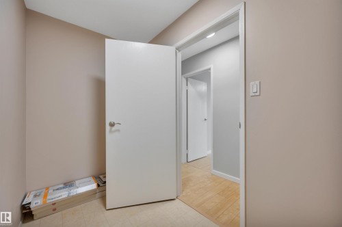 View of hallway - 201 237 Woodvale Road W, Edmonton, AB - Indoor Photo Showing Other Room
