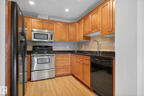 314 12110 106 Avenue, Edmonton, AB - Indoor Photo Showing Kitchen