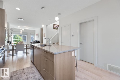 3 Kenton Way, Spruce Grove, AB - Indoor Photo Showing Kitchen With Upgraded Kitchen