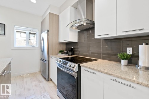 3 Kenton Way, Spruce Grove, AB - Indoor Photo Showing Kitchen