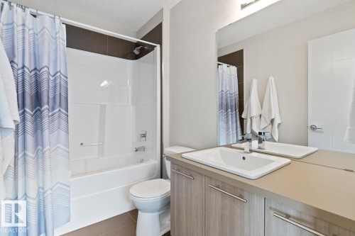 3 Kenton Way, Spruce Grove, AB - Indoor Photo Showing Bathroom
