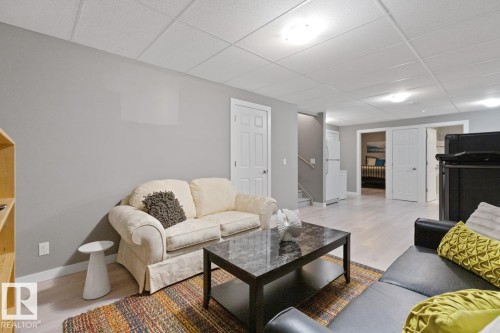 3 Kenton Way, Spruce Grove, AB - Indoor Photo Showing Living Room