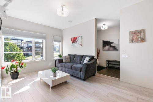 3 Kenton Way, Spruce Grove, AB - Indoor Photo Showing Living Room