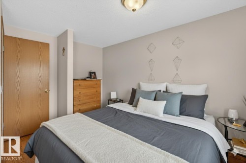 Bedroom featuring wood finished floors, a closet, and a textured ceiling - 14648 54 Street, Edmonton, AB - Indoor Photo Showing Bedroom