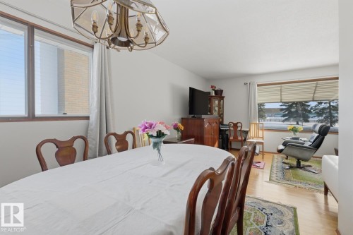 7216 149A Avenue, Edmonton, AB - Indoor Photo Showing Dining Room