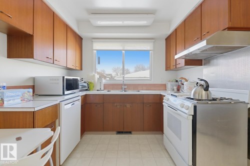 7216 149A Avenue, Edmonton, AB - Indoor Photo Showing Kitchen With Double Sink