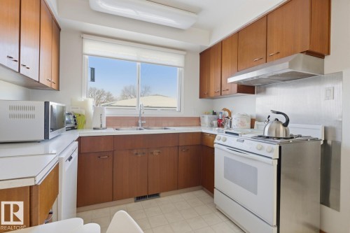 7216 149A Avenue, Edmonton, AB - Indoor Photo Showing Kitchen With Double Sink