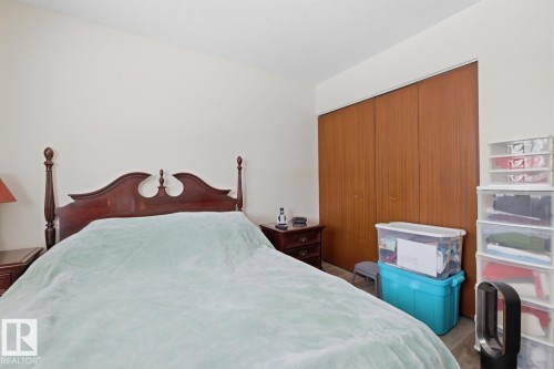 7216 149A Avenue, Edmonton, AB - Indoor Photo Showing Bedroom