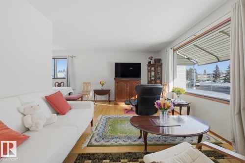 7216 149A Avenue, Edmonton, AB - Indoor Photo Showing Living Room