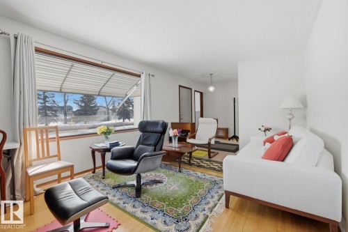 7216 149A Avenue, Edmonton, AB - Indoor Photo Showing Living Room