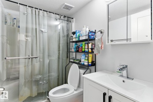10505 154 Street, Edmonton, AB - Indoor Photo Showing Bathroom