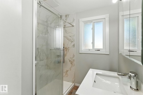 10505 154 Street, Edmonton, AB - Indoor Photo Showing Bathroom