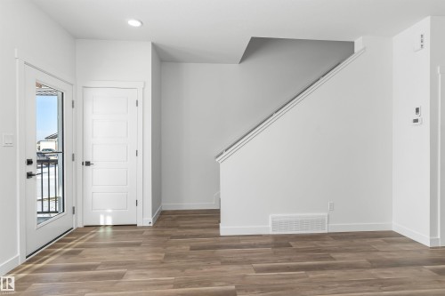 1008 14 Avenue, Edmonton, AB - Indoor Photo Showing Other Room