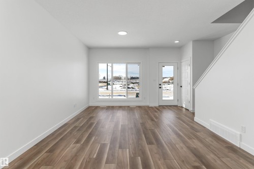 1008 14 Avenue, Edmonton, AB - Indoor Photo Showing Other Room