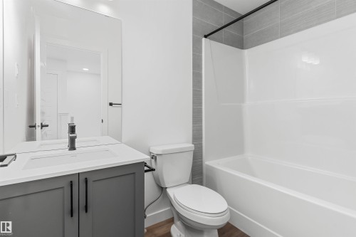 1008 14 Avenue, Edmonton, AB - Indoor Photo Showing Bathroom