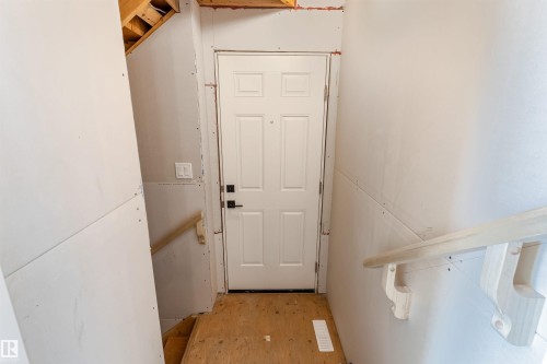 1008 14 Avenue, Edmonton, AB - Indoor Photo Showing Other Room