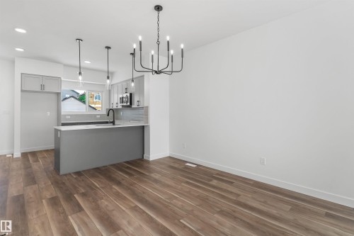 1008 14 Avenue, Edmonton, AB - Indoor Photo Showing Kitchen