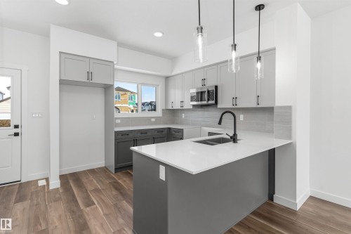1008 14 Avenue, Edmonton, AB - Indoor Photo Showing Kitchen With Double Sink With Upgraded Kitchen