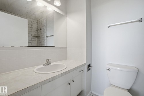 3321 107 Avenue, Edmonton, AB - Indoor Photo Showing Bathroom