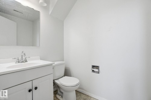3321 107 Avenue, Edmonton, AB - Indoor Photo Showing Bathroom