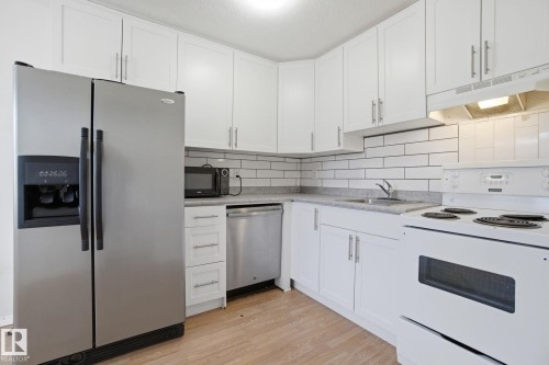 3321 107 Avenue, Edmonton, AB - Indoor Photo Showing Kitchen