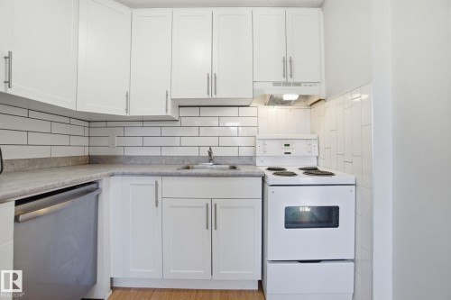 3321 107 Avenue, Edmonton, AB - Indoor Photo Showing Kitchen