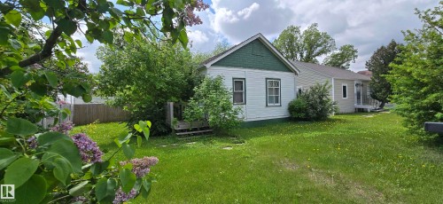 5105 50 Avenue  Vegreville, AB T9C 1L9