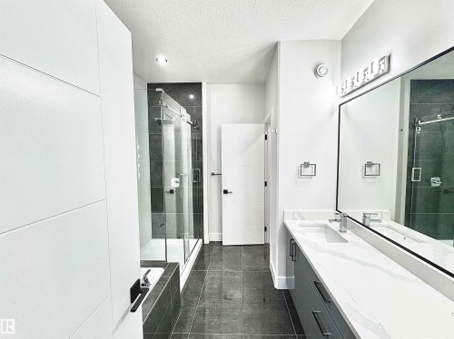 1836 22 Street, Edmonton, AB - Indoor Photo Showing Bathroom