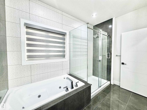 1836 22 Street, Edmonton, AB - Indoor Photo Showing Bathroom