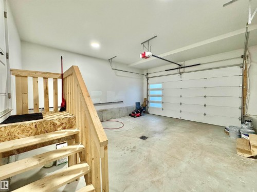 1836 22 Street, Edmonton, AB - Indoor Photo Showing Garage
