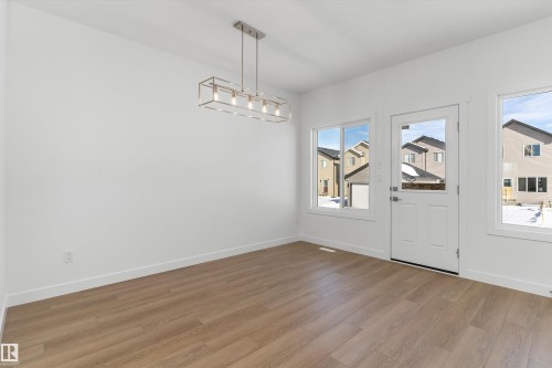 1020 14 Avenue, Edmonton, AB - Indoor Photo Showing Other Room