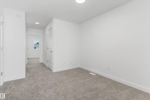 1020 14 Avenue, Edmonton, AB - Indoor Photo Showing Other Room