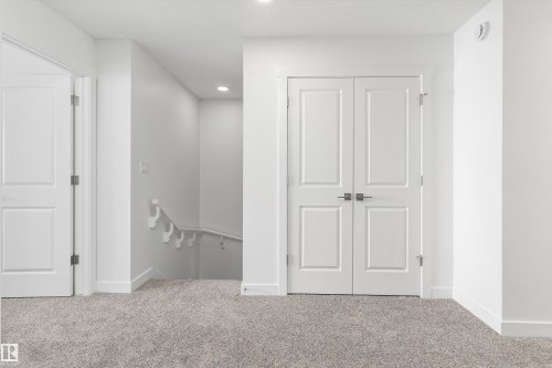 1020 14 Avenue, Edmonton, AB - Indoor Photo Showing Other Room