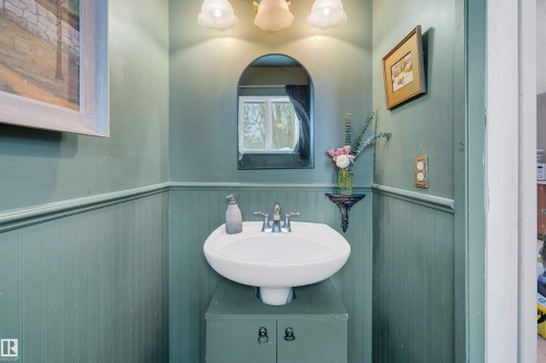 101 16725 106 Street, Edmonton, AB - Indoor Photo Showing Bathroom