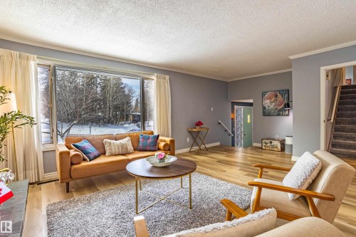 38 Gresham Boulevard, St. Albert, AB - Indoor Photo Showing Living Room