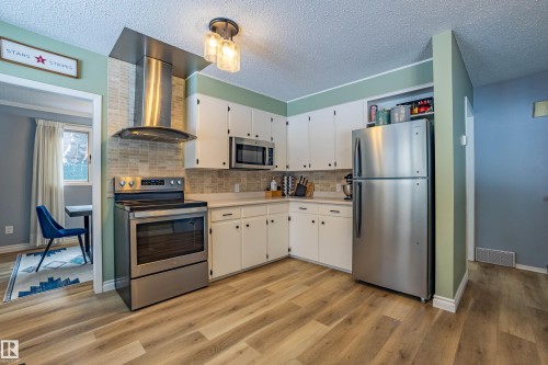 38 Gresham Boulevard, St. Albert, AB - Indoor Photo Showing Kitchen