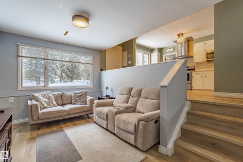 38 Gresham Boulevard, St. Albert, AB - Indoor Photo Showing Living Room