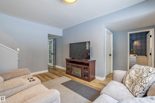 38 Gresham Boulevard, St. Albert, AB - Indoor Photo Showing Living Room