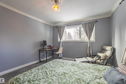 38 Gresham Boulevard, St. Albert, AB - Indoor Photo Showing Bedroom