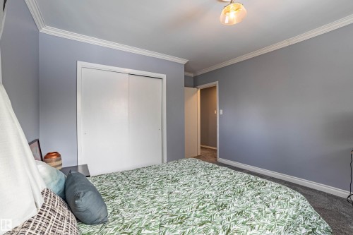 38 Gresham Boulevard, St. Albert, AB - Indoor Photo Showing Bedroom