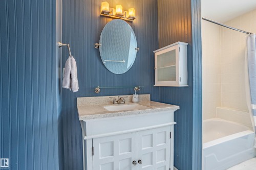 38 Gresham Boulevard, St. Albert, AB - Indoor Photo Showing Bathroom