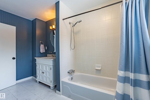38 Gresham Boulevard, St. Albert, AB - Indoor Photo Showing Bathroom