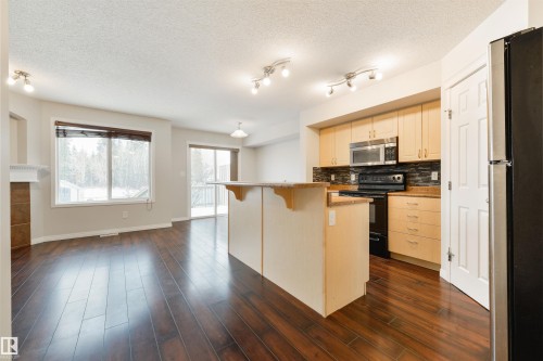 114 Hartwick Loop, Spruce Grove, AB - Indoor Photo Showing Kitchen