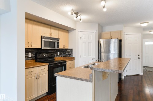 114 Hartwick Loop, Spruce Grove, AB - Indoor Photo Showing Kitchen With Double Sink