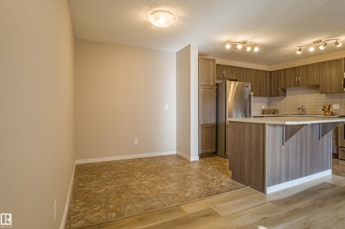 211 1820 Rutherford Road, Edmonton, AB - Indoor Photo Showing Kitchen