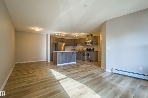 211 1820 Rutherford Road, Edmonton, AB - Indoor Photo Showing Kitchen